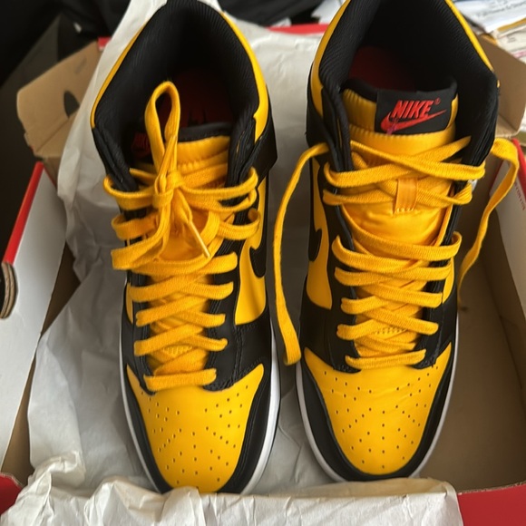 Men's Yellow & Black Nike Dunks. Men's 9.5 😩 - Picture 3 of 5